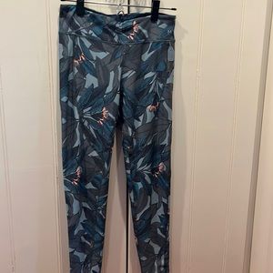 Maaji activewear yoga pants in a pretty teal/gray/peach print.